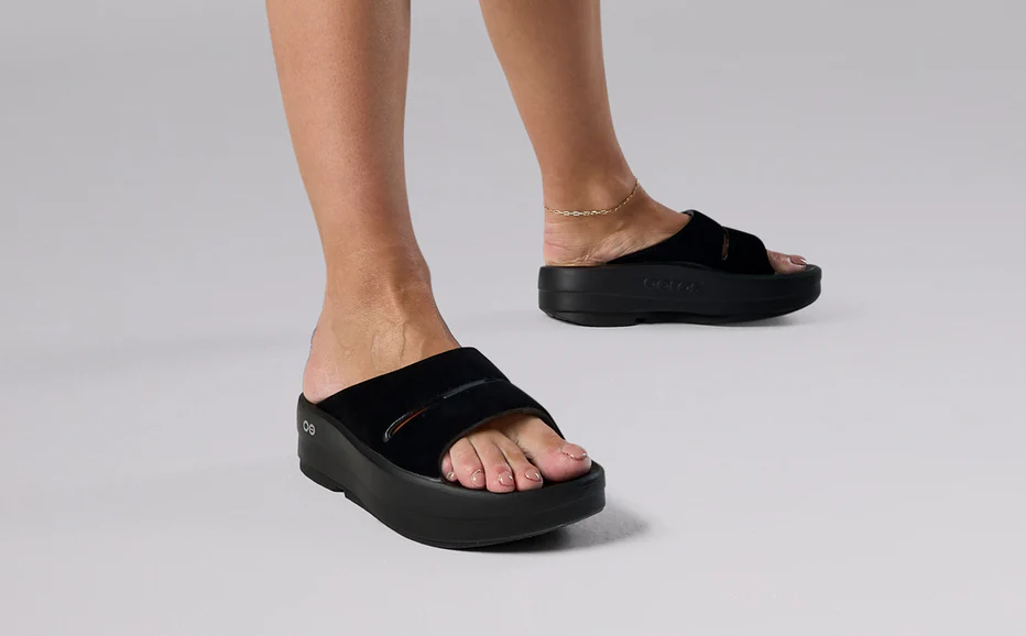 【新品未使用】OOFOS OOmega OOahh Women ブラック 23㎝ 10_113_1725561381678.webp
